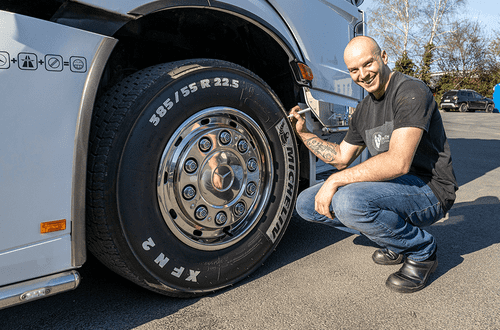 Service am LKW-Rad